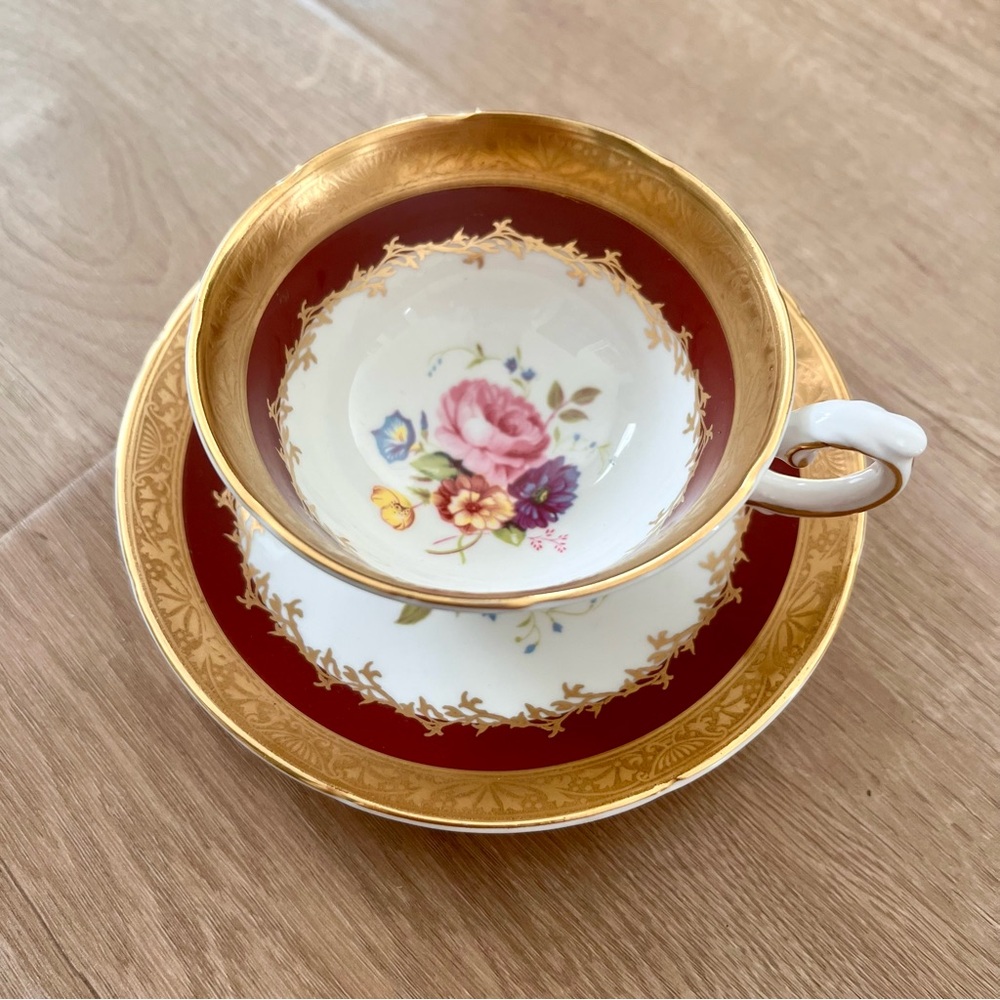 Vtg Royal Grafton Bone China‎ Rose Floral Red Heavy Gold Trim Tea Cup & Saucer